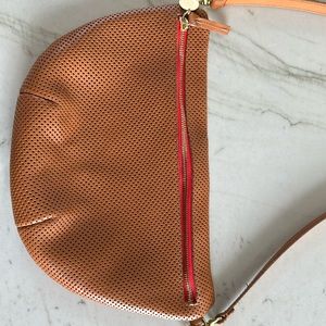 Clare V Grande Fanny cuoio perf